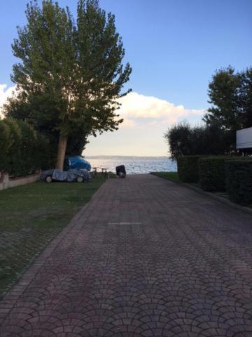 Perla Top Floor Apartment Sirmione Exterior photo